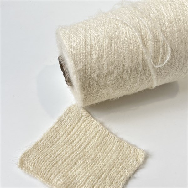 Brushed Silk: 70% шелк, 30% па. Метраж 900м/100г 06168